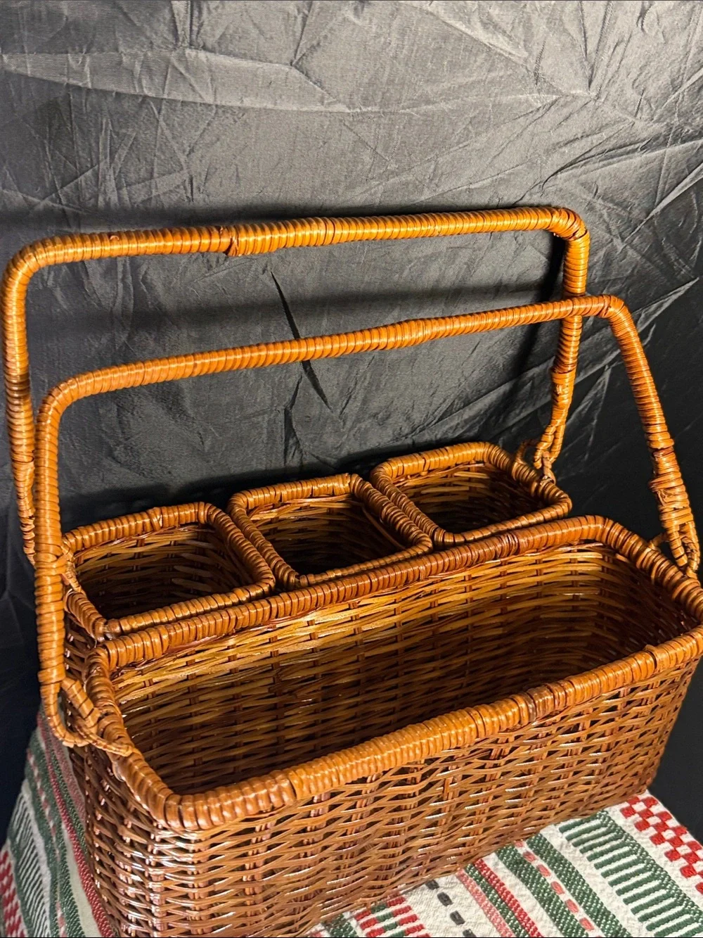 Woven Basket with storage spaces country core